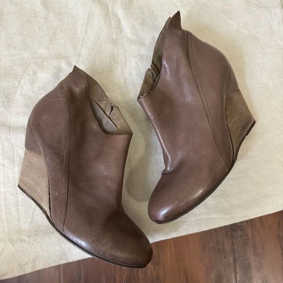 VIC MATIE Zip-Up Wedge Bootie in Brown Leather - Picture 3 of 11